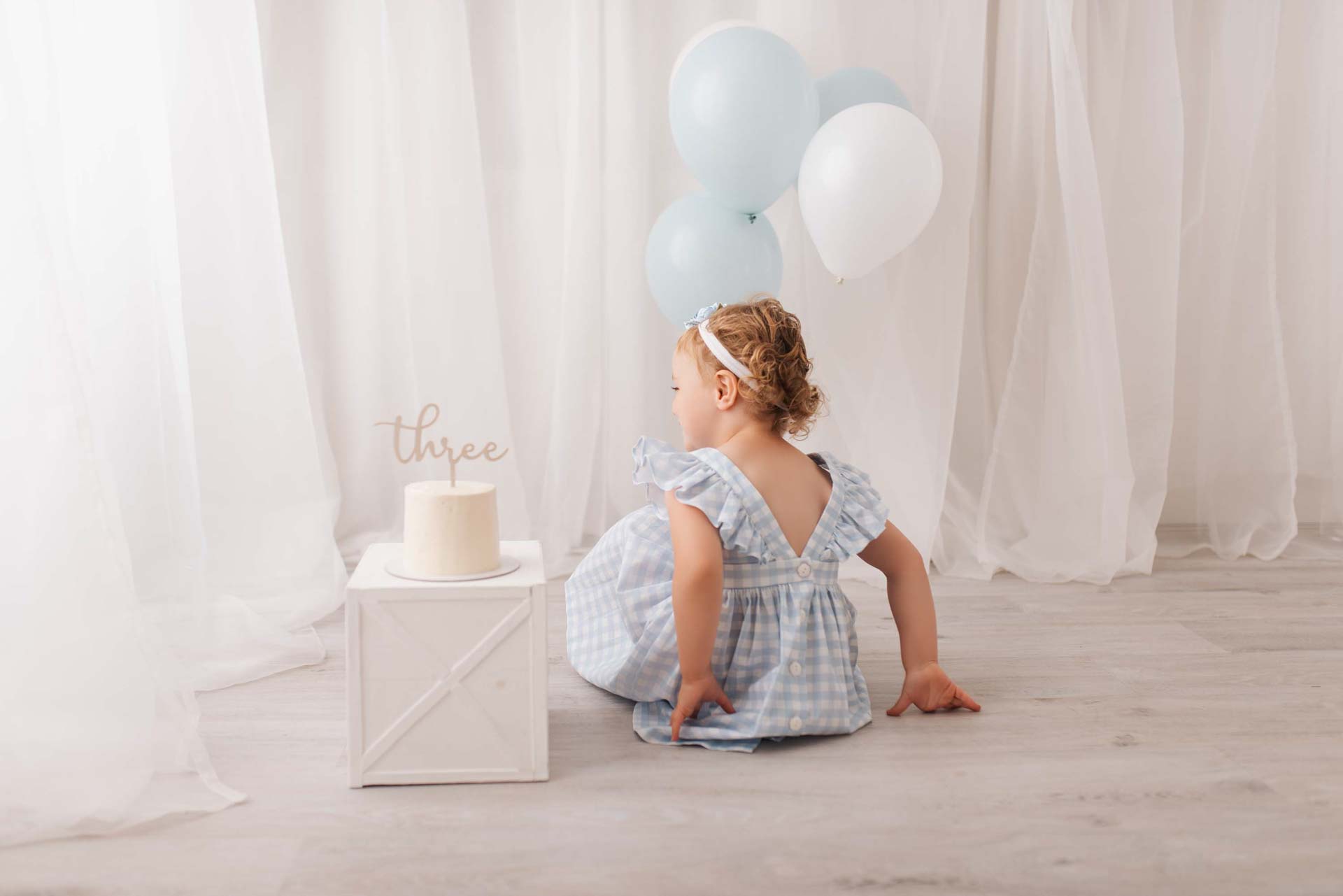 Photography studio set up for a three year olds birthday photoshoot. The colour scheme is blue and white